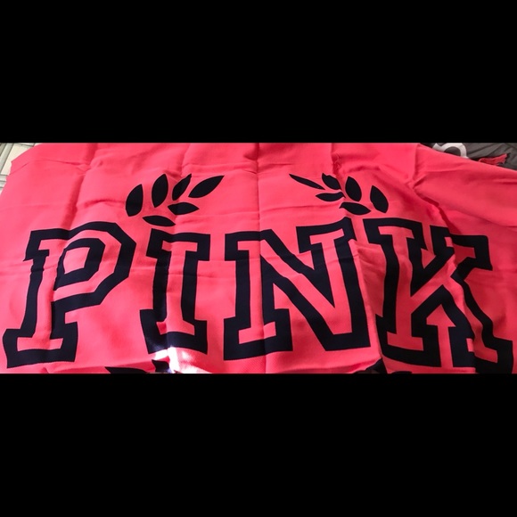 BNWT. Victoria Secret’s Beach Blanket - Picture 2 of 5